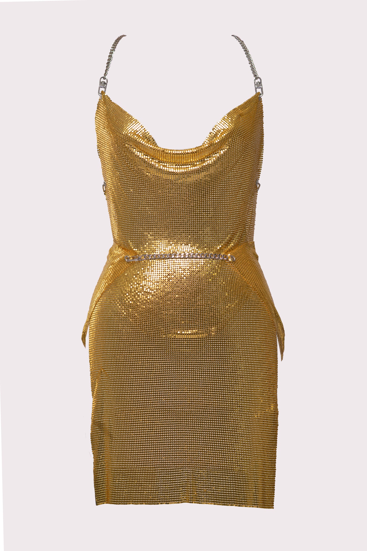 vestito in maglia metallica color oro con catene